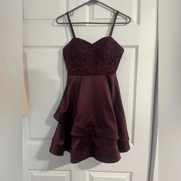 My Michelle size 1 Burgundy Lace Dress formal, homecoming, wedding - Picture 1 of 8
